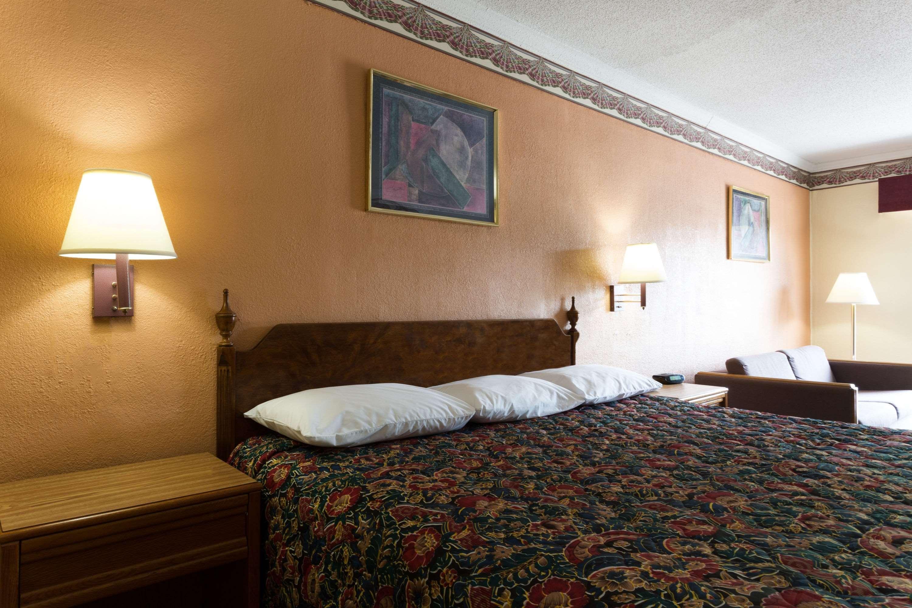 Days Inn By Wyndham Raleigh South Extérieur photo