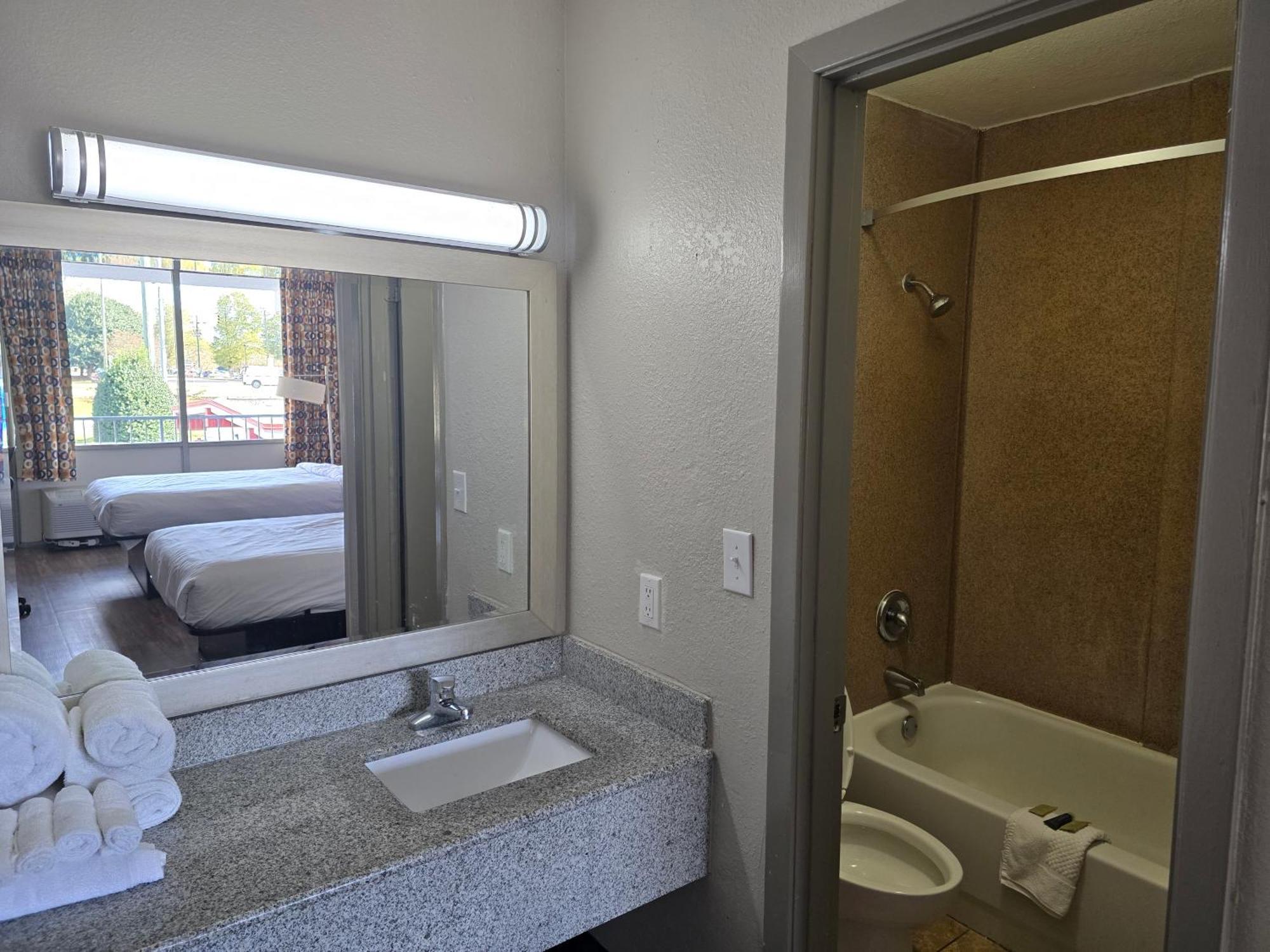 Days Inn By Wyndham Raleigh South Extérieur photo