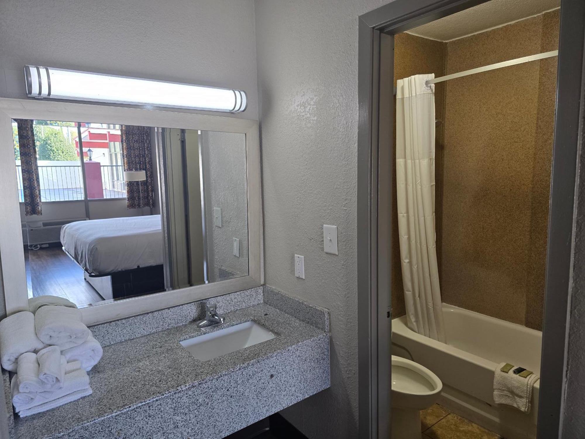 Days Inn By Wyndham Raleigh South Extérieur photo