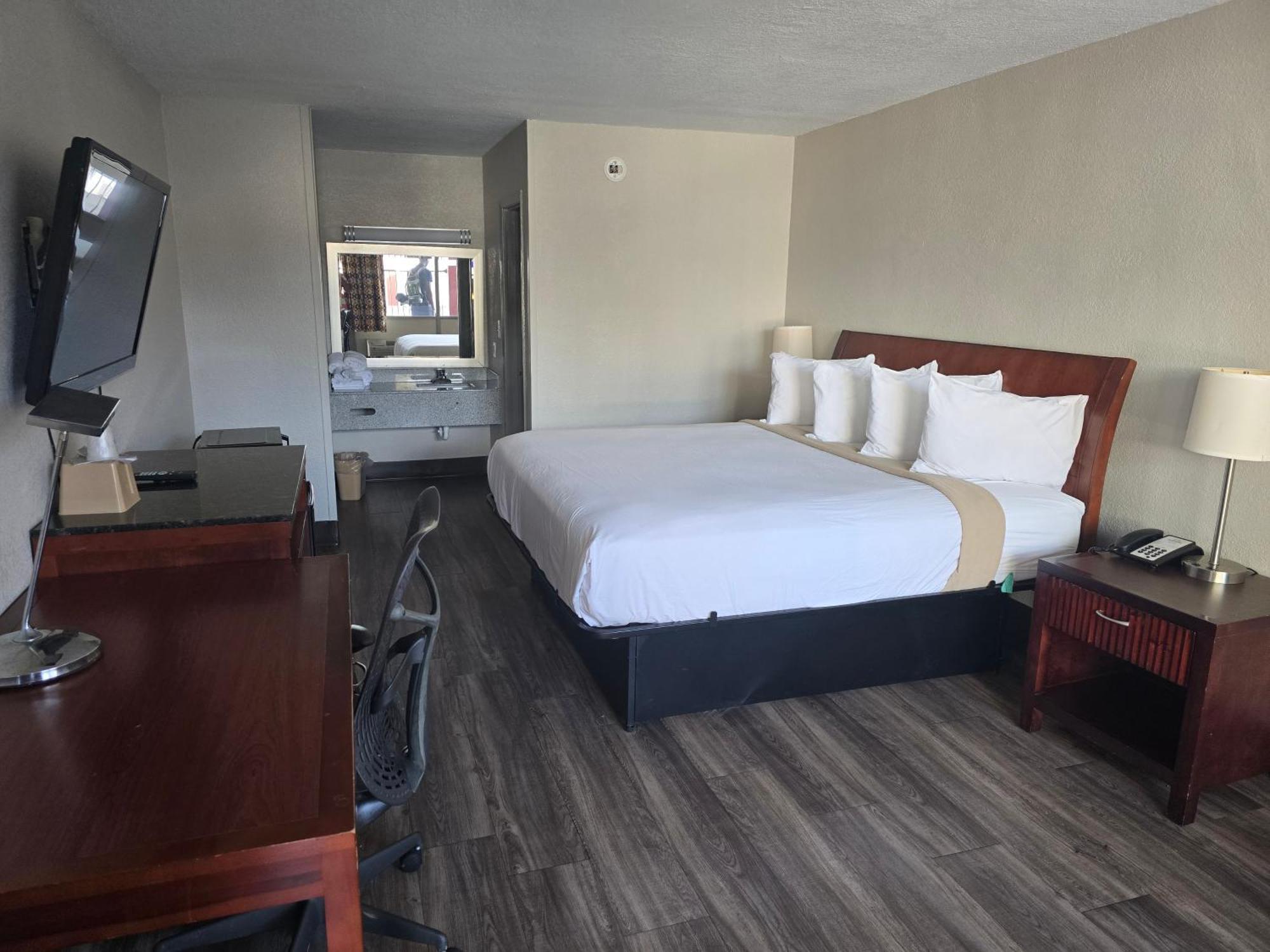 Days Inn By Wyndham Raleigh South Extérieur photo